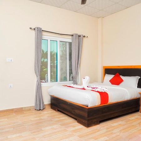 Hotel Greenland Safari Sauraha Exterior photo