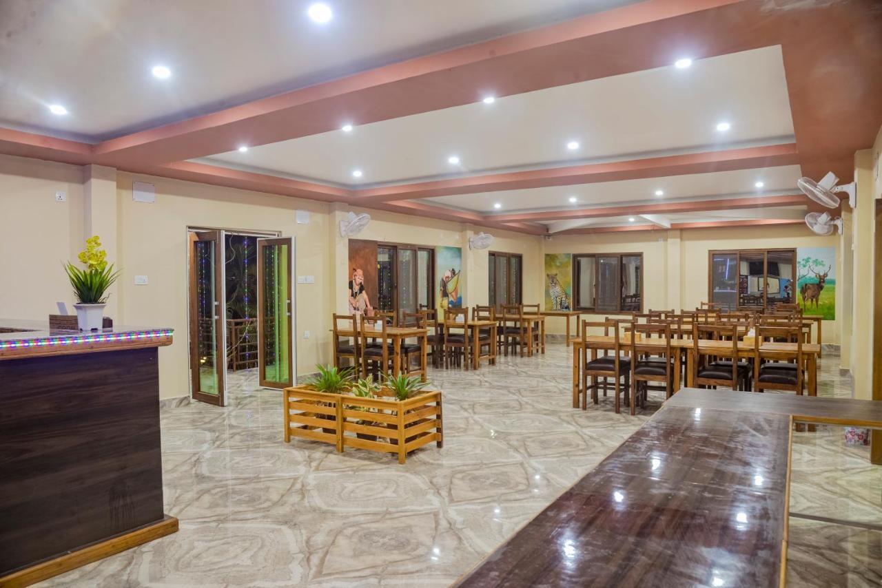 Hotel Greenland Safari Sauraha Exterior photo